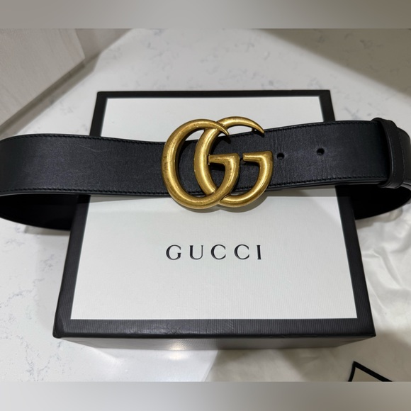 Gucci Black and Gold Leather Belt with Iconic GG Buckle - Picture 1 of 6